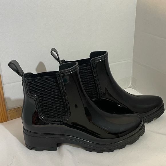 London Fog Women’s patten Leather Black Rain Boots size 9 pull on side stretch - Picture 1 of 9